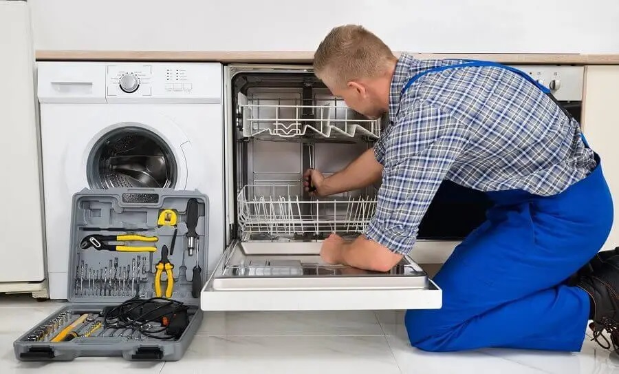 Pursaklar Warmhaus servisi teknisyen ekibi beyaz eşya tamiri yaparken